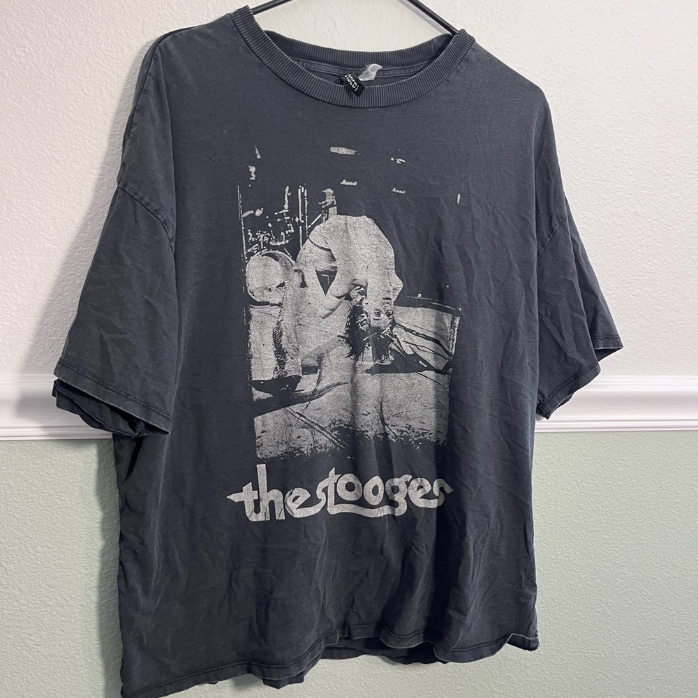 H&M Black Short Sleeve Graphic Tee